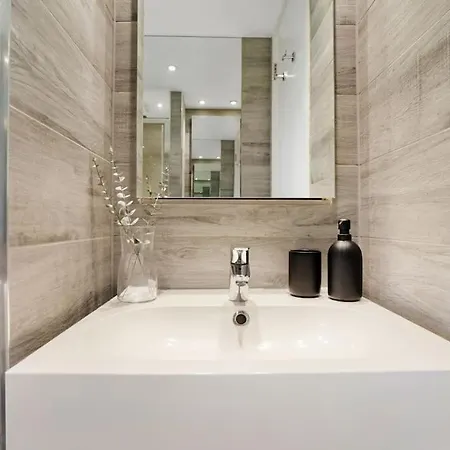 The Camden Bright & Beautiful 2-bed Retreat Apartment London