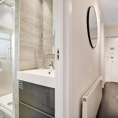The Camden Bright & Beautiful 2-bed Retreat Apartment *