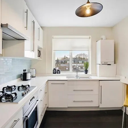 The Camden Bright & Beautiful 2-bed Retreat * London