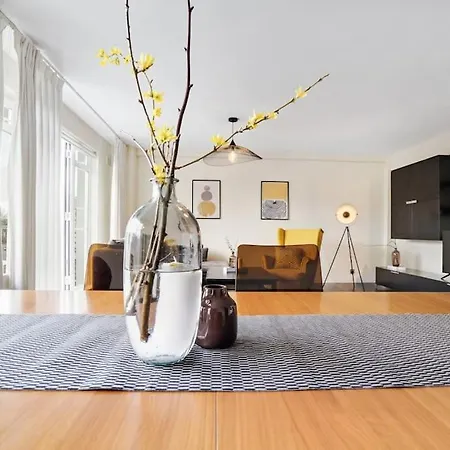 The Camden Bright & Beautiful 2-bed Retreat Apartment *