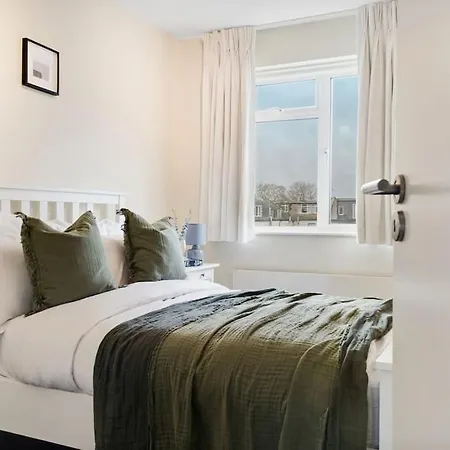 The Camden Bright & Beautiful 2-bed Retreat Apartment