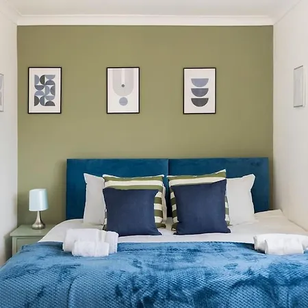 Shard View 2br Next Tower Bridge Apartment London