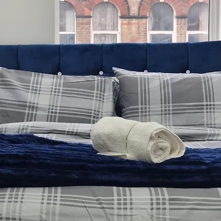2 Bed Cosy Flat Close To Bus & Tube Station * London