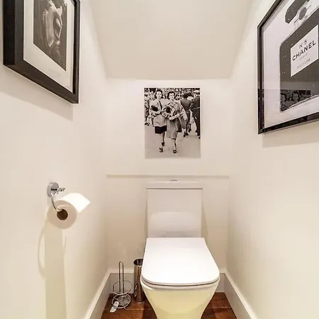 Modern & Trendy 1-bed In Earl's Court! London
