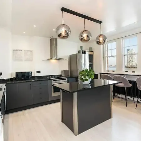 Apartment 3 X Bedroom Riverside Flat With Hot Tub On Roof Terrace