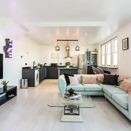 Apartment 3 X Bedroom Riverside Flat With Hot Tub On Roof Terrace