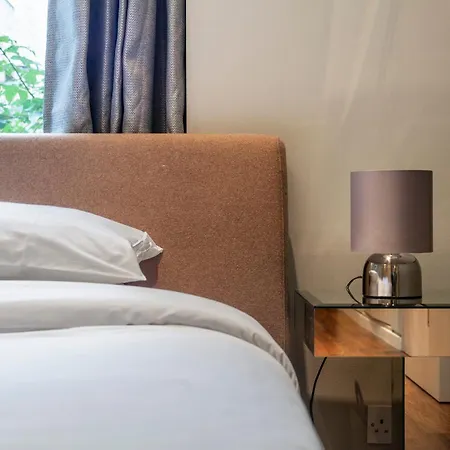 Apartment Bright & Modern 1bdr Flat Near Lakeside Road *
