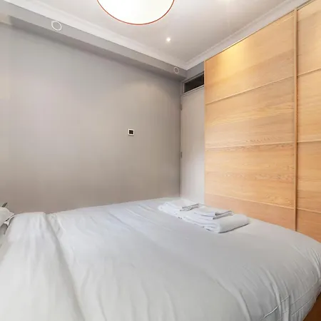 Bright & Modern 1bdr Flat Near Lakeside Road Apartment *