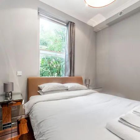 Bright & Modern 1bdr Flat Near Lakeside Road