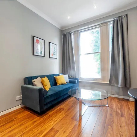 Bright & Modern 1bdr Flat Near Lakeside Road *
