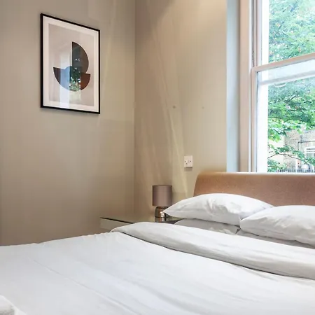 Apartment Bright & Modern 1bdr Flat Near Lakeside Road