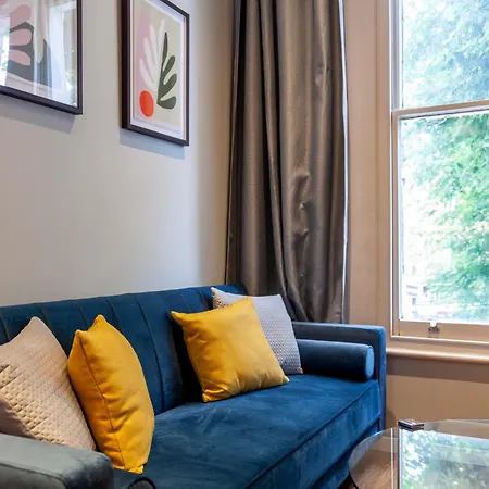 Bright & Modern 1bdr Flat Near Lakeside Road * London