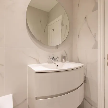 Cosy And Stylish Chelsea 2 Bedroom Flat Apartment *