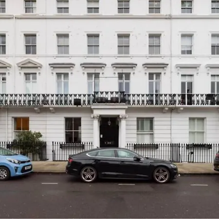 Cosy And Stylish Chelsea 2 Bedroom Flat Apartment *