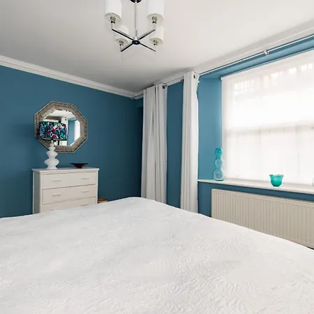 Cosy And Stylish Chelsea 2 Bedroom Flat Apartment *