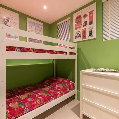 Cosy And Stylish Chelsea 2 Bedroom Flat Apartment London