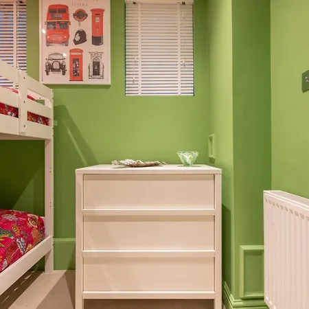 Cosy And Stylish Chelsea 2 Bedroom Flat * London