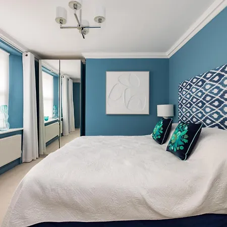 Cosy And Stylish Chelsea 2 Bedroom Flat