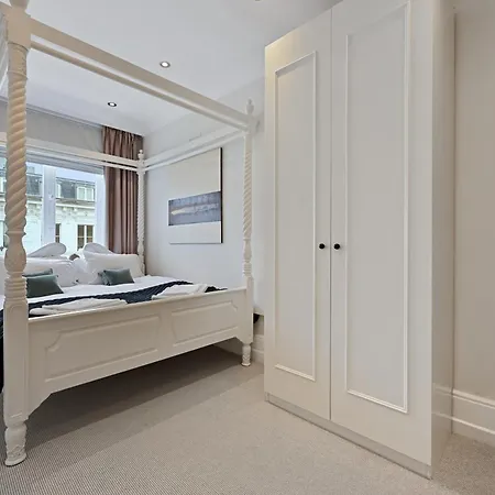Beautiful 2 King Size Beds 2 Bath- Sleeps 5 In Earls Court Apartment *