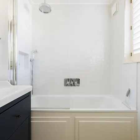 Battersea Set - 3 Bedroom With Garden