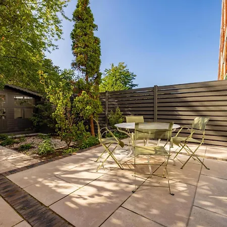 Battersea Set - 3 Bedroom With Garden Apartment *