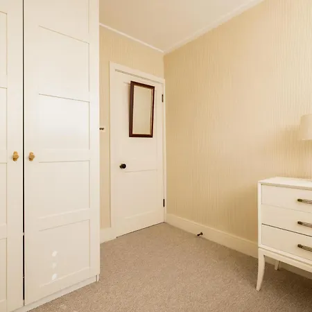Apartment Battersea Set - 3 Bedroom With Garden London
