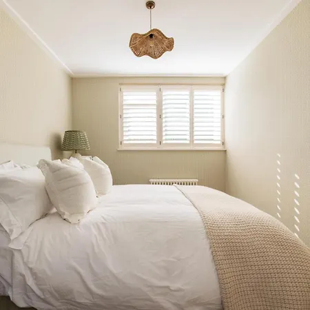 Battersea Set - 3 Bedroom With Garden Apartment London