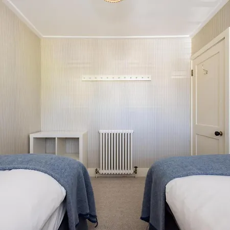 Battersea Set - 3 Bedroom With Garden