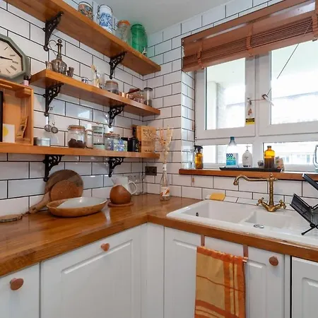 Stylish 1 Bedroom In Hackney Apartment