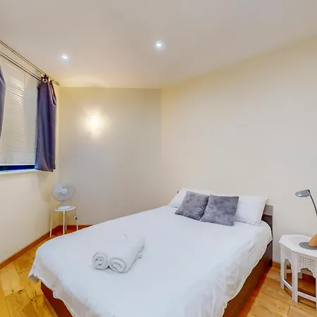 Beautiful 2bed With Lift In Kensington Apartment