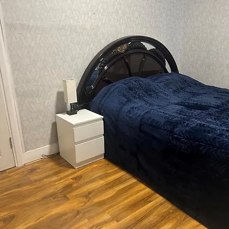 Guest house London Holiday Home