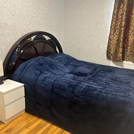 Guest house London Holiday Home *