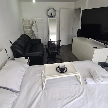 Stylish Kingsize Bed 1 Stop From Wembley Stadium Homestay