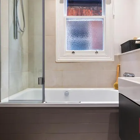Kew Village- Modern Pets Welcome 3bed