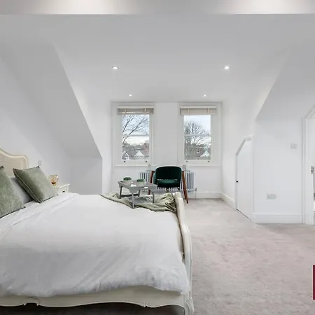 Kew Village- Modern Pets Welcome 3bed Richmond (Greater London)