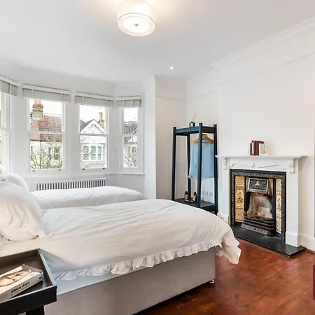 Apartment Kew Village- Modern Pets Welcome 3bed *