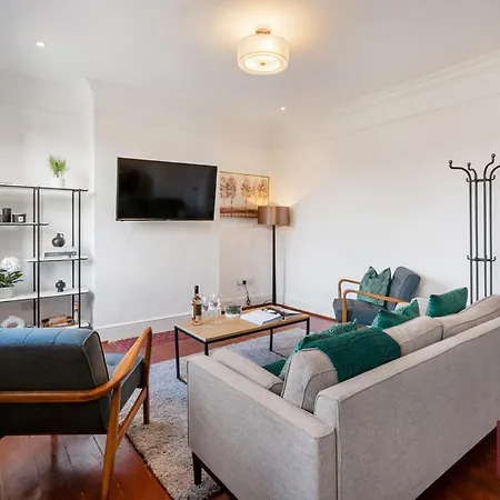 Kew Village- Modern Pets Welcome 3bed * Richmond (Greater London)