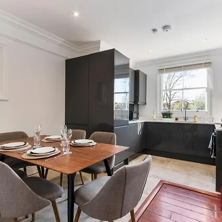 Kew Village- Modern Pets Welcome 3bed Richmond (Greater London)