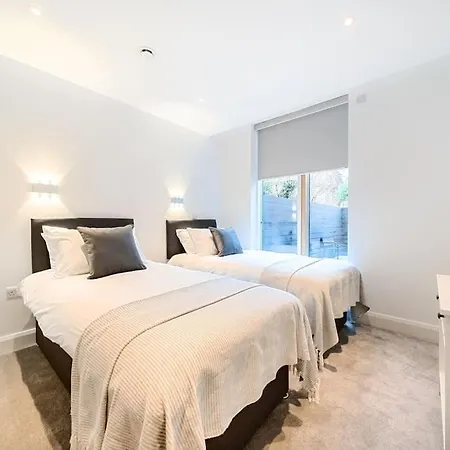Amazing 3 Bedroom Flat In The Heart Of Wimbledon Apartment *