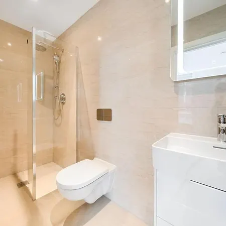 Amazing 3 Bedroom Flat In The Heart Of Wimbledon * London
