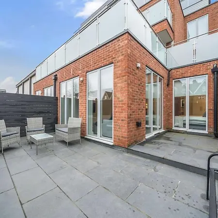Amazing 3 Bedroom Flat In The Heart Of Wimbledon Apartment *