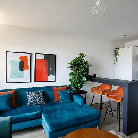 Apartment Beautiful & Contemporary Queensbury Retreat