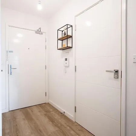 Apartment Beautiful & Contemporary Queensbury Retreat *