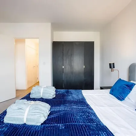 Apartment Beautiful & Contemporary Queensbury Retreat *