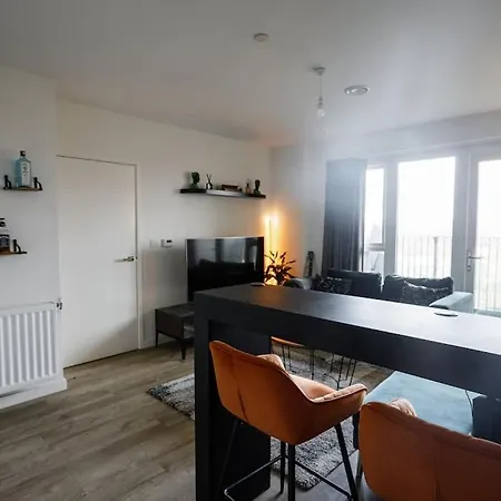 Beautiful & Contemporary Queensbury Retreat * Harrow