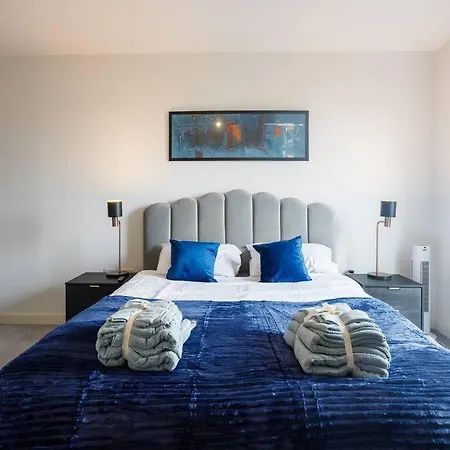 Beautiful & Contemporary Queensbury Retreat Apartment Harrow