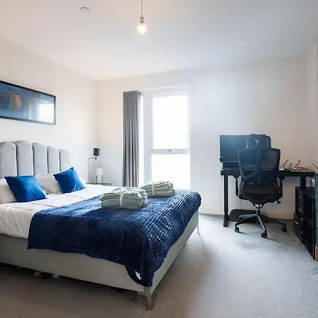 Beautiful & Contemporary Queensbury Retreat Apartment