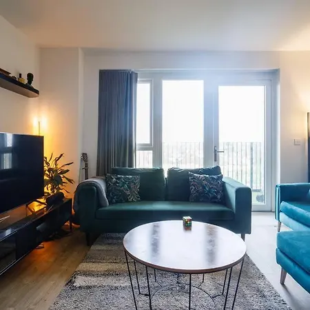 Beautiful & Contemporary Queensbury Retreat * Harrow