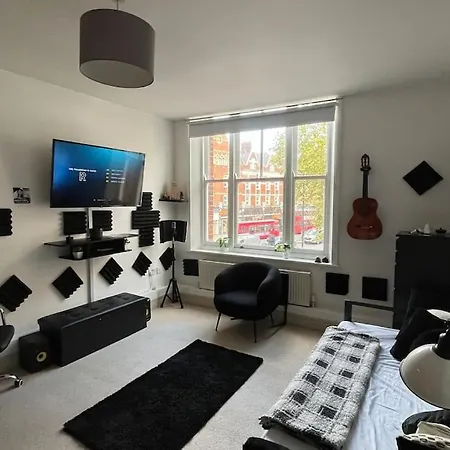 Comfy In Apartment London