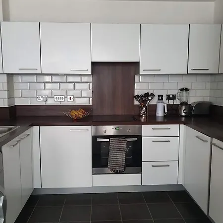 Apartment Luxury 2 Bedroom Flat In Central *